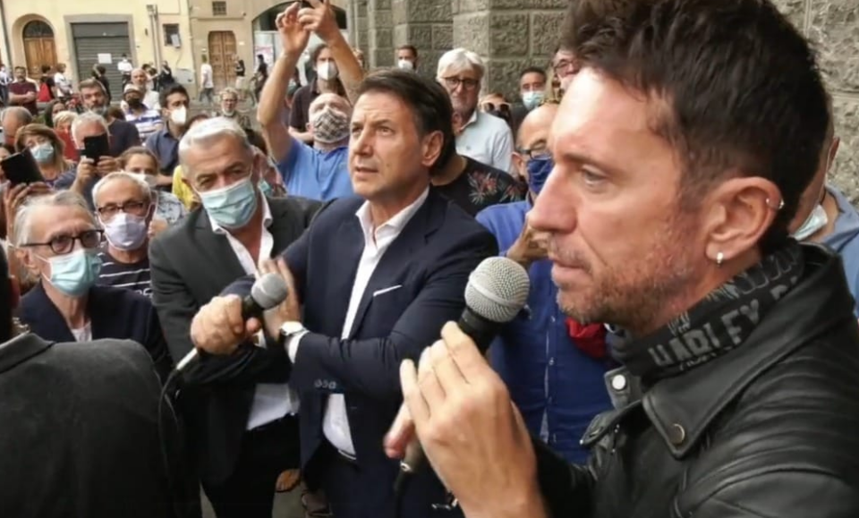 Conte Scanzi comizio Montevarchi Arezzo M5s sondaggi elezioni comunali 3-4 ottobre