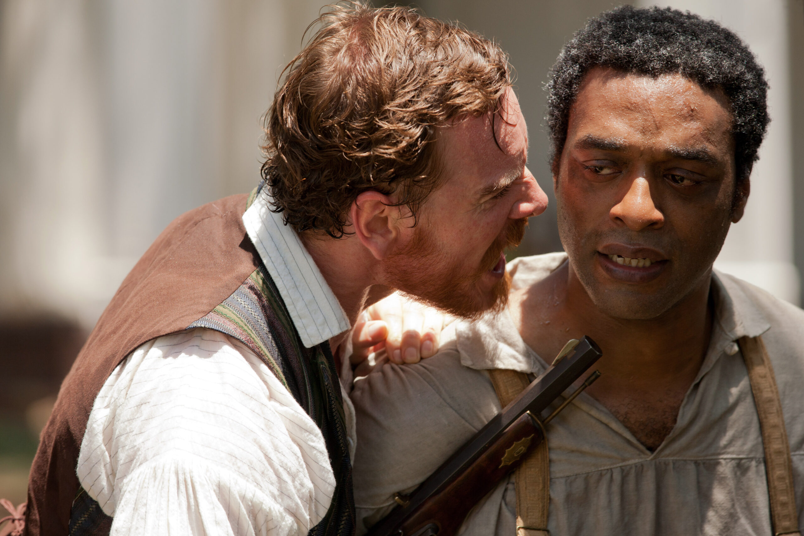 Michael Fassbender è Edwin Epps, Chiwetel Ejiofor Solomon Northup / Platt nel film 12 anni schiavo (ph: Francois Duhamel/TM and Copyright ©Fox Searchlight Pictures. All rights reserved/courtesy Everett Collection)