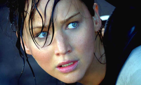 Film Tv 23 dicembre. Hunger Games 2: Jennifer Lawrence è Katniss, rivoluzionaria di fuoco