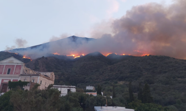L’incendio a Stromboli è scoppiato sul set Rai? Anzaldi chiede chiarezza
