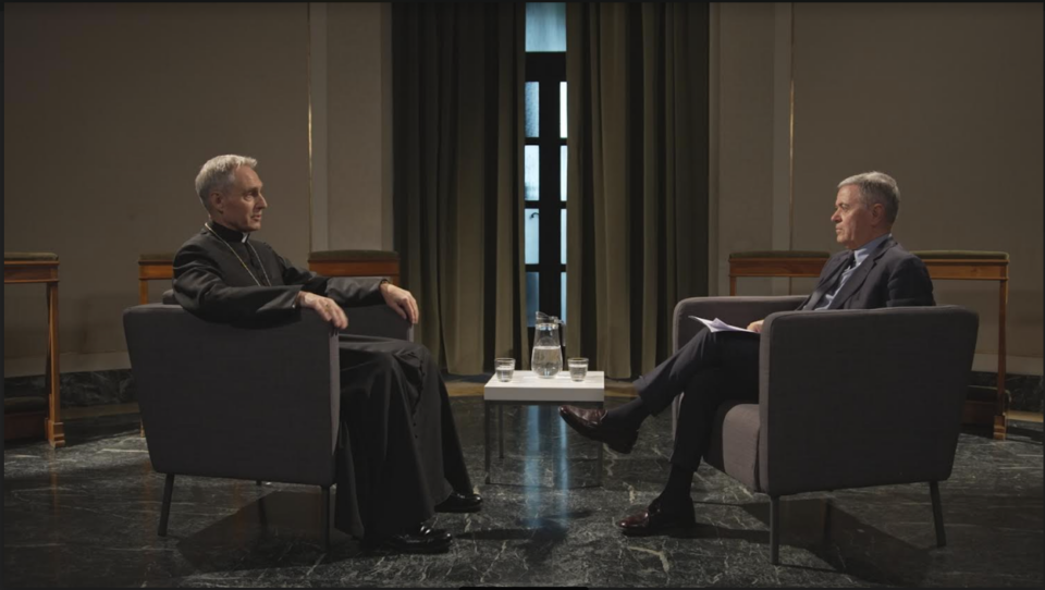 Ezio Mauro intervista Monsignor Georg Gänswein in La scelta su Rai3