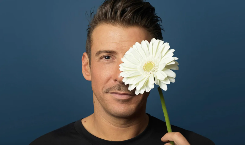 Ascolti Tv Francesco Gabbani conduce Ci vuole un fiore su Rai1