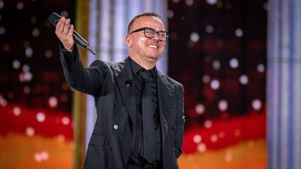 Ritorna Gigi D'Alessio in Gigi, uno come te, ancora insieme, il concerto a Piazza del Plebiscito a Napoli, su Rai1 Ritorna Gigi D'Alessio in Gigi, uno come te, ancora insieme, il concerto a Piazza del Plebiscito a Napoli, su Rai1