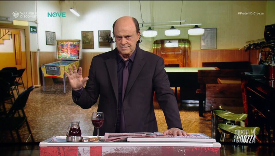 Maurizio Crozza nei panni di Pierluigi Bersani per Fratelli di Crozza sul Nove Maurizio Crozza nei panni di Pierluigi Bersani per Fratelli di Crozza sul Nove