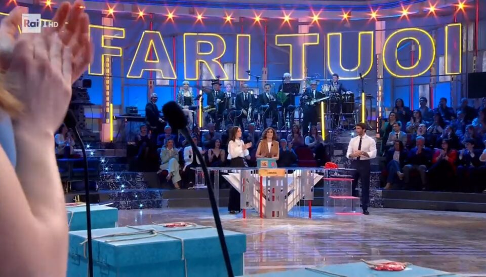 Ascolti Tv 4 maggio 2025 - Affari tuoi Ascolti Tv 4 maggio 2025 - Affari tuoi
